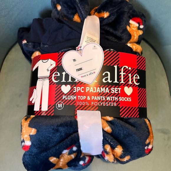 NWT Em & Alfie Christmas Gingerbread Print Pajama Set - Picture 1 of 2